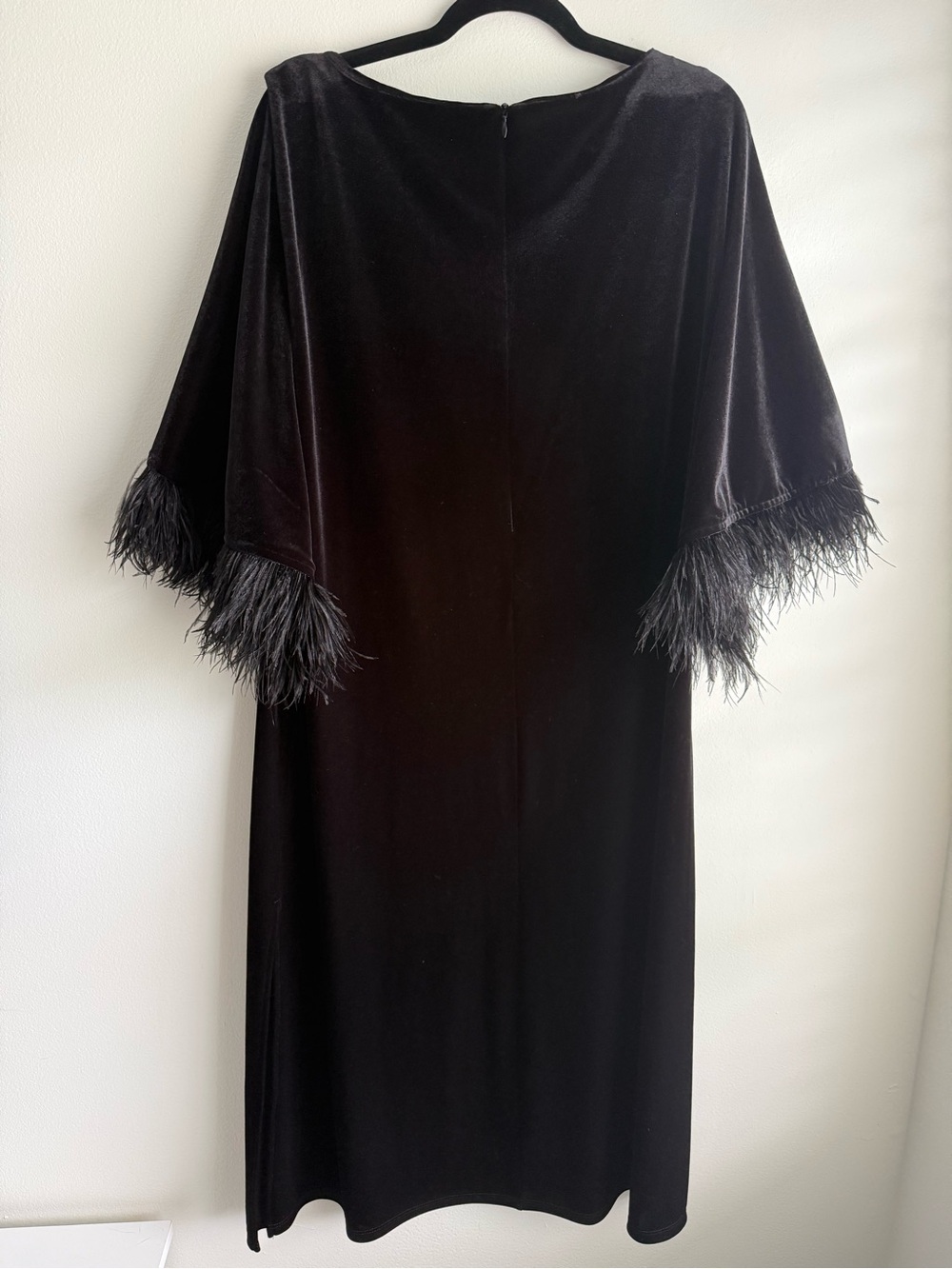 NWT Jude Connally Royce Black Stretch Velvet Feather Cuff Midi Dress sz. L - Picture 4 of 8